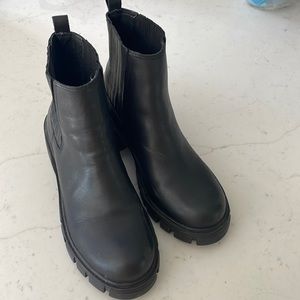 Steve Madden Howler Bootie size 7.5